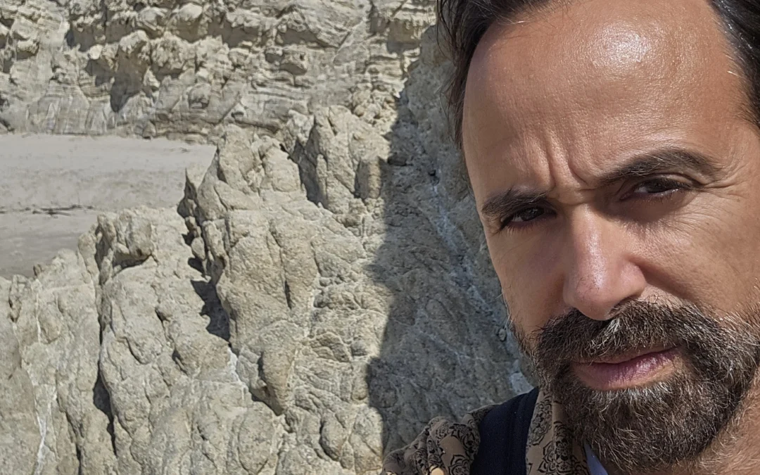 Erik Aronesty: el músico que convierte su vida (y sus rarezas) en canciones